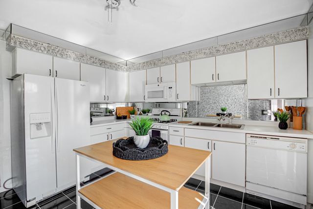 4 Corinth Court, Tinley Park, IL 60477