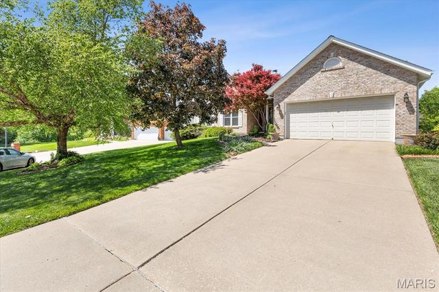 30 Richland Court, St Charles, MO 63304
