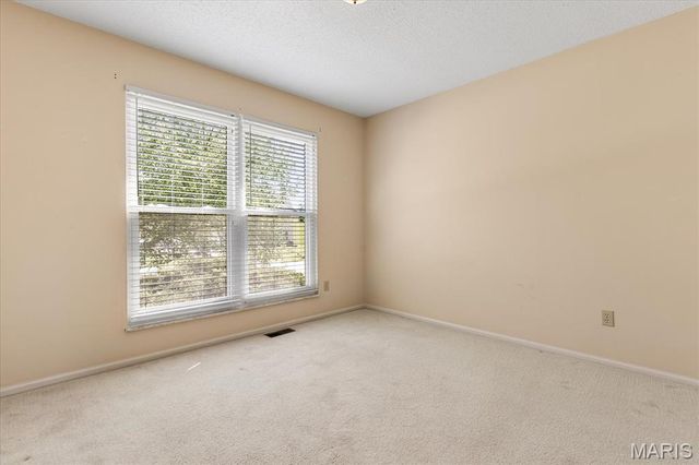 30 Richland Court, St Charles, MO 63304