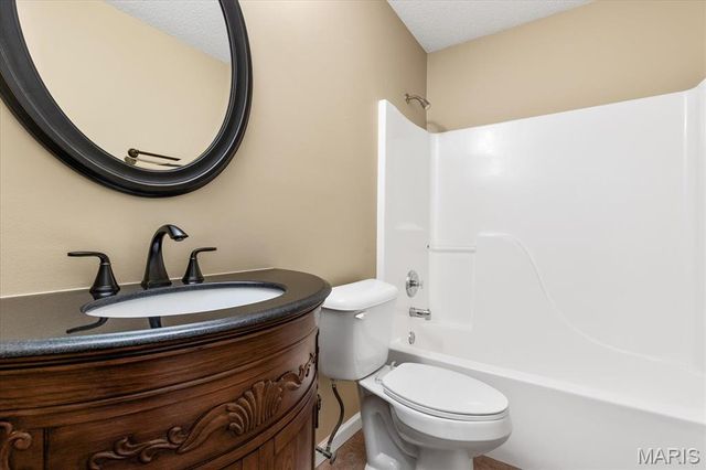 30 Richland Court, St Charles, MO 63304