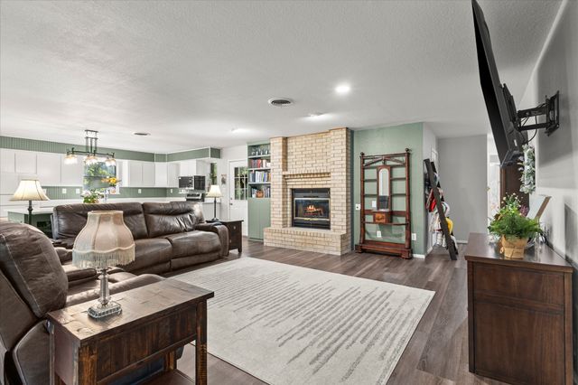 230 Rs County Road 1491, Point, TX 75472