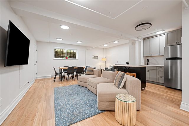 609 W Stratford Place 3B, Chicago, IL 60657