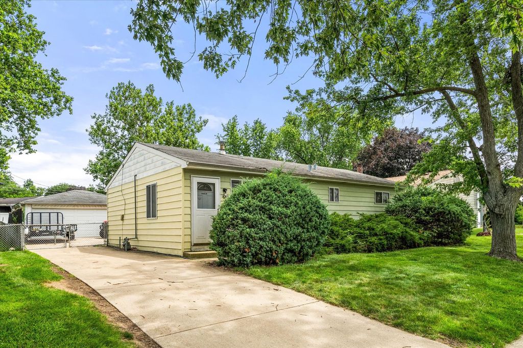 1629 Charles Drive, Glendale Heights, IL 60139