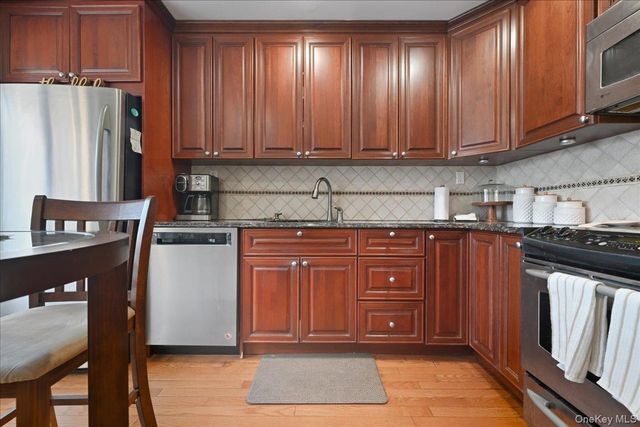 1790 Front Street 21, East Meadow, NY 11554