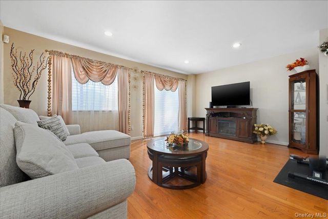 1790 Front Street 21, East Meadow, NY 11554