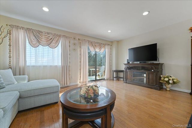 1790 Front Street 21, East Meadow, NY 11554