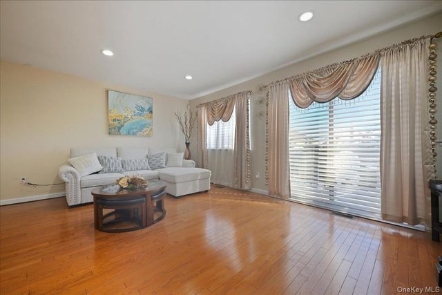 1790 Front Street 21, East Meadow, NY 11554