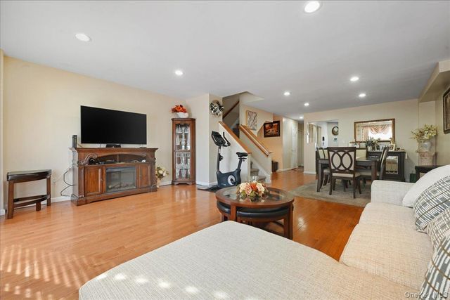 1790 Front Street 21, East Meadow, NY 11554