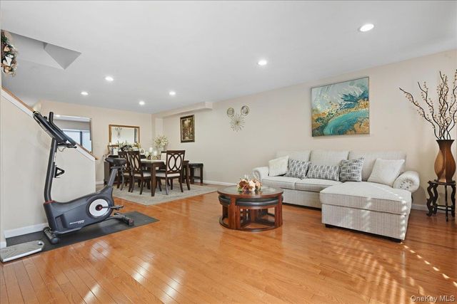 1790 Front Street 21, East Meadow, NY 11554