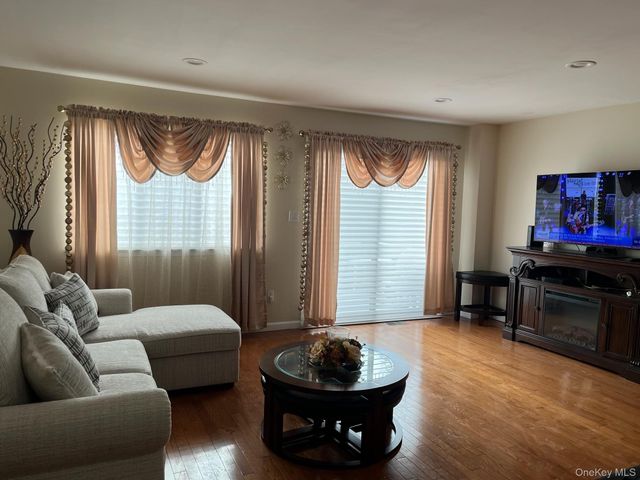 1790 Front Street 21, East Meadow, NY 11554