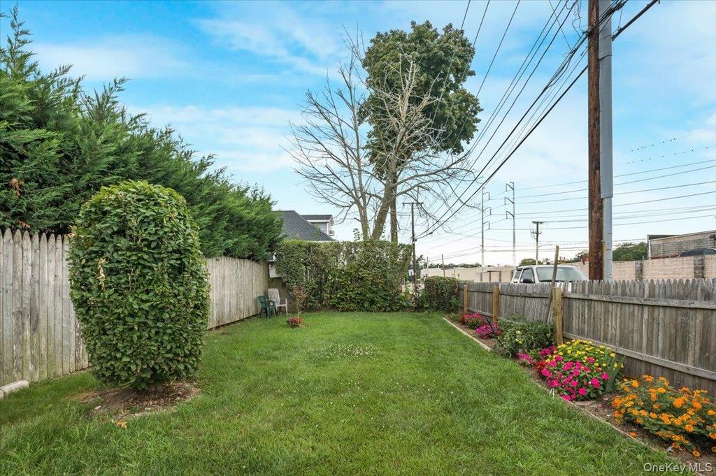 101 W 11th Street, Huntington Station, NY 11746 — photo 3