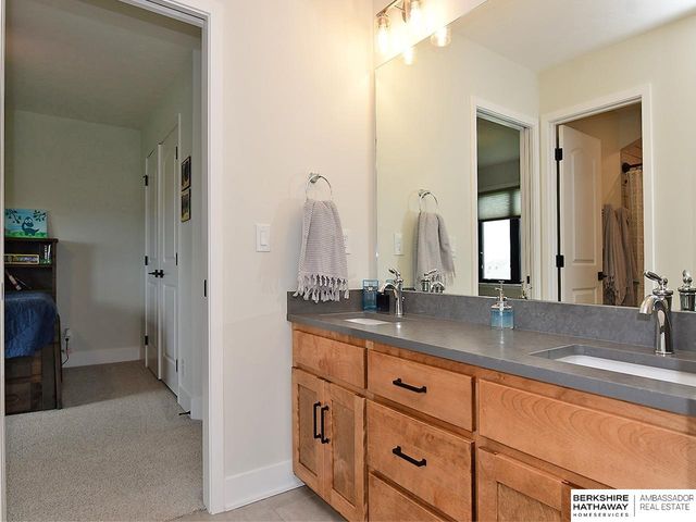 11512 S 117 Street, Papillion, NE 68046