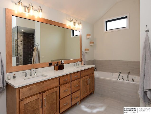 11512 S 117 Street, Papillion, NE 68046