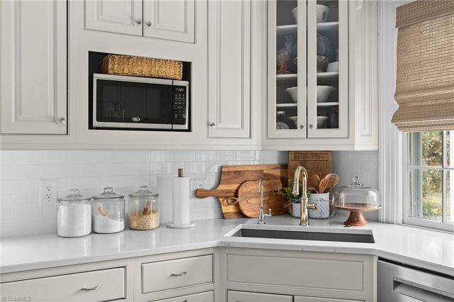 417 Hillcrest Drive, High Point, NC 27262