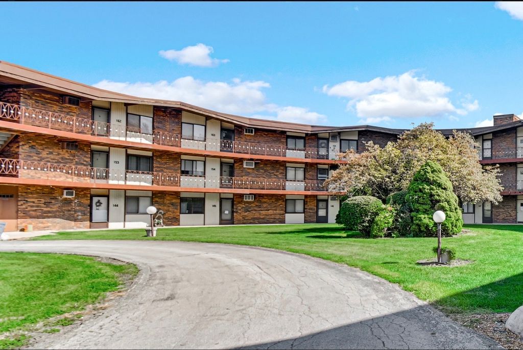 2306 Holiday Terrace 144, Lansing, IL 60438