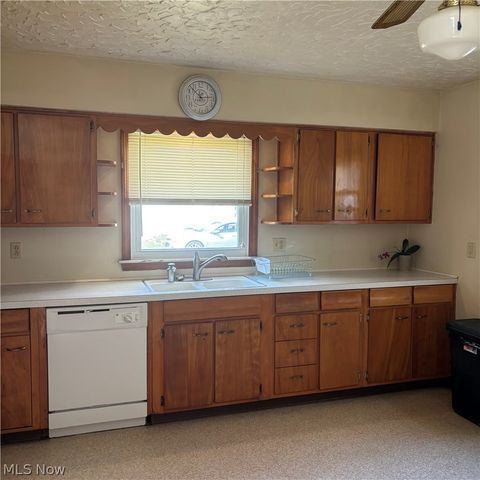 224 S Leavitt Road, Amherst, OH 44001
