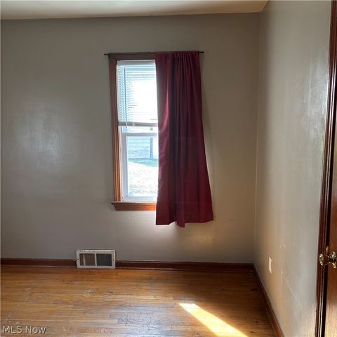 224 S Leavitt Road, Amherst, OH 44001