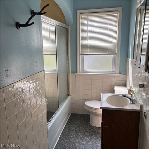 224 S Leavitt Road, Amherst, OH 44001