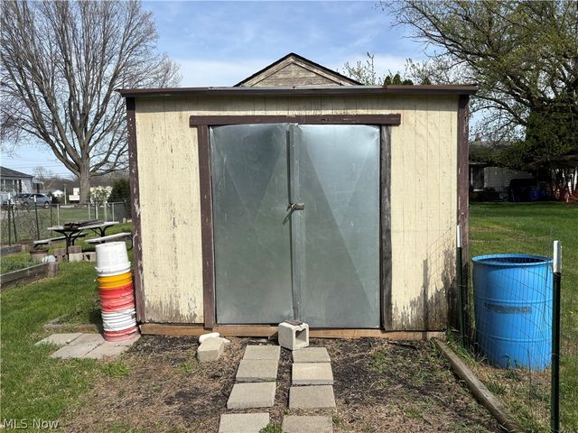 224 S Leavitt Road, Amherst, OH 44001
