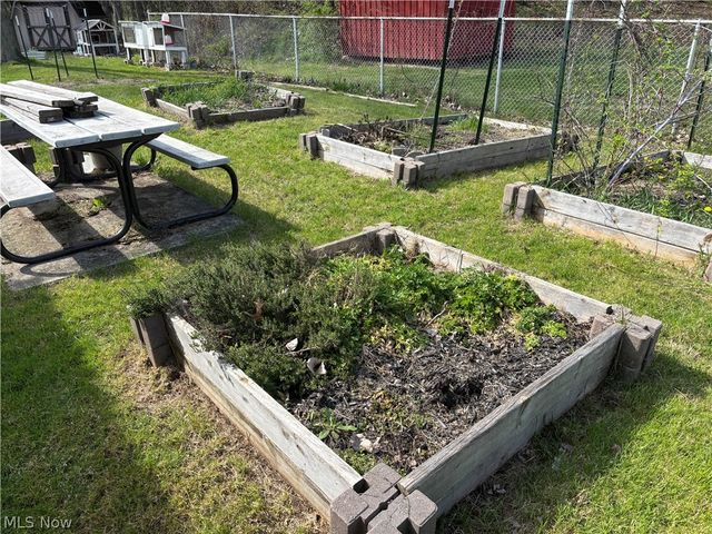 224 S Leavitt Road, Amherst, OH 44001