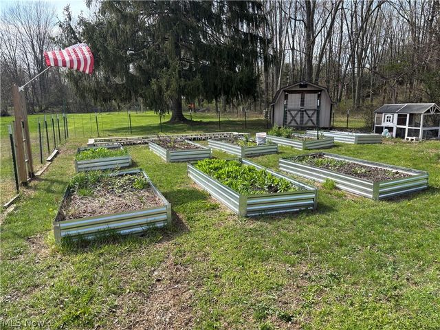 224 S Leavitt Road, Amherst, OH 44001