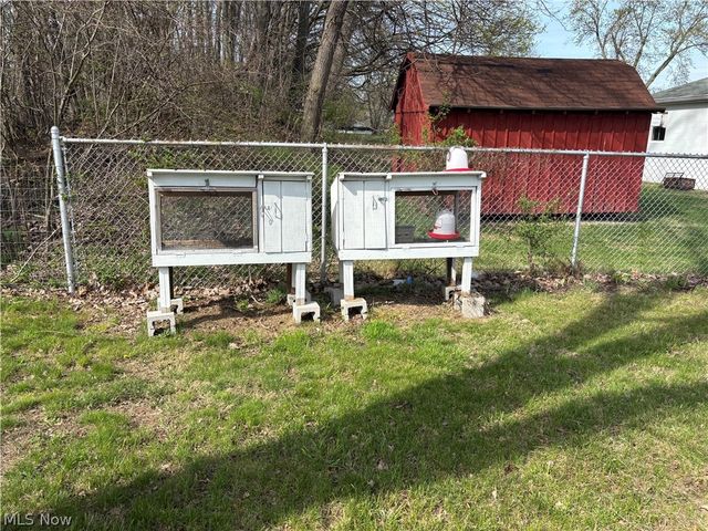 224 S Leavitt Road, Amherst, OH 44001