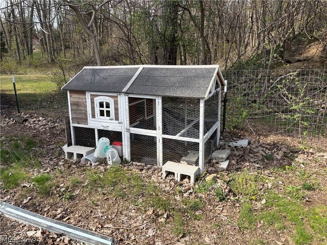 224 S Leavitt Road, Amherst, OH 44001