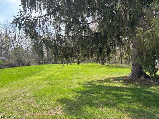 224 S Leavitt Road, Amherst, OH 44001