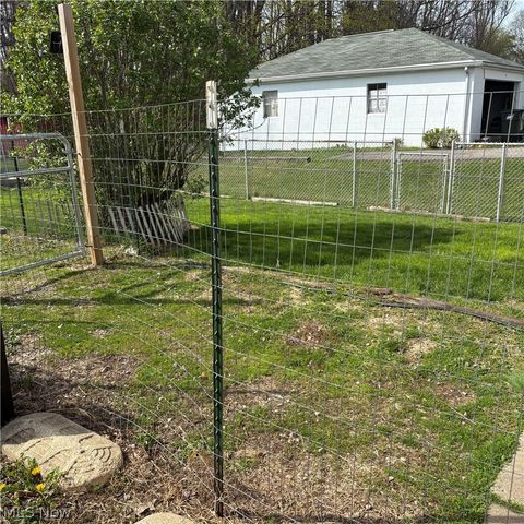 224 S Leavitt Road, Amherst, OH 44001