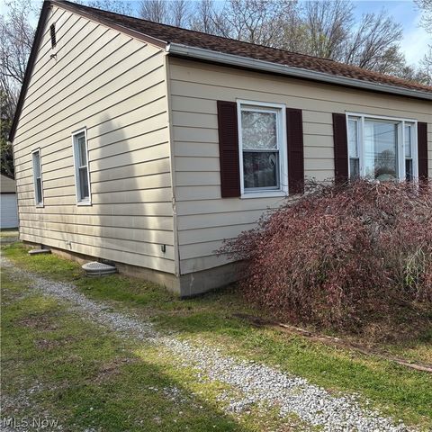 224 S Leavitt Road, Amherst, OH 44001