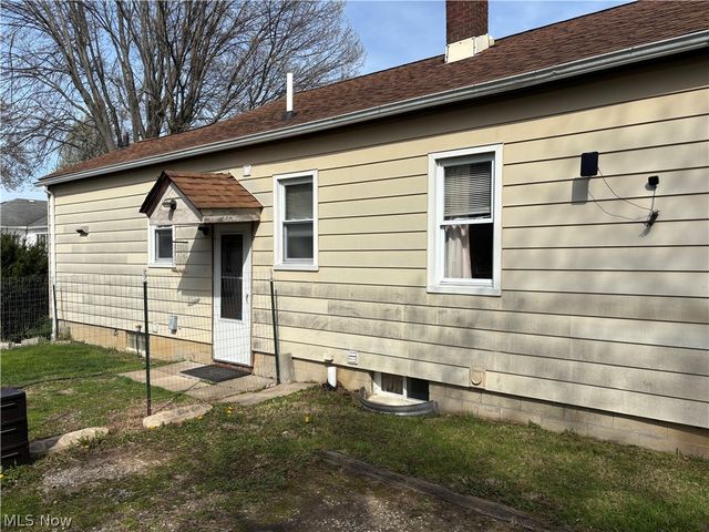224 S Leavitt Road, Amherst, OH 44001