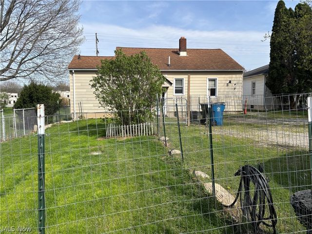224 S Leavitt Road, Amherst, OH 44001