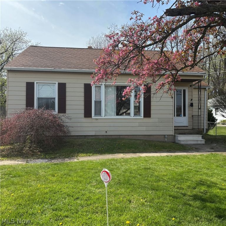 224 S Leavitt Road, Amherst, OH 44001