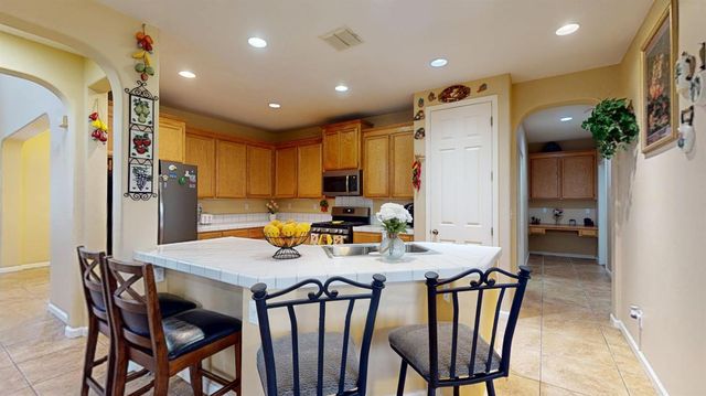 1055 San Jose Avenue, Madera, CA 93637