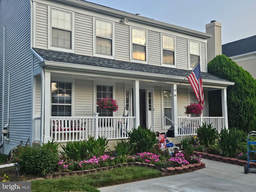 74 MCPHERSON CIR, Sterling, VA 20165