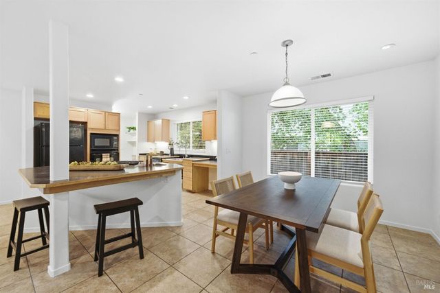 185 Lasso Ln, Santa Rosa, CA 95403