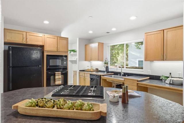 185 Lasso Ln, Santa Rosa, CA 95403