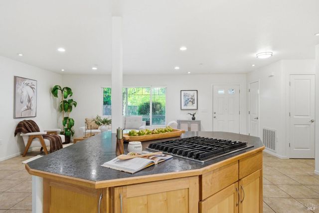 185 Lasso Ln, Santa Rosa, CA 95403