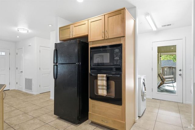 185 Lasso Ln, Santa Rosa, CA 95403