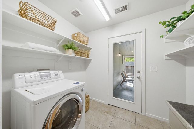 185 Lasso Ln, Santa Rosa, CA 95403