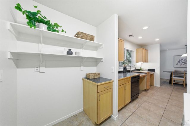 185 Lasso Ln, Santa Rosa, CA 95403