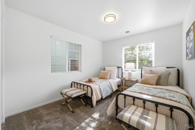 185 Lasso Ln, Santa Rosa, CA 95403