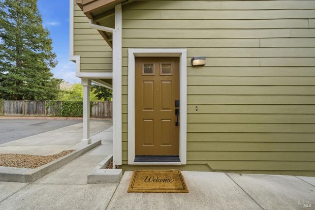 185 Lasso Ln, Santa Rosa, CA 95403