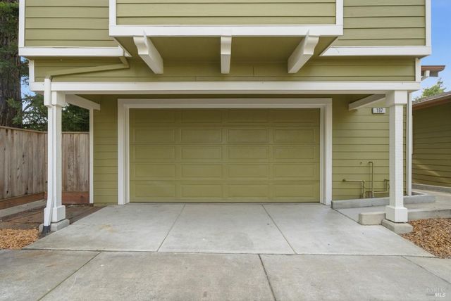 185 Lasso Ln, Santa Rosa, CA 95403