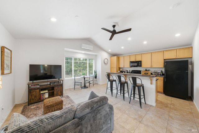 185 Lasso Ln, Santa Rosa, CA 95403