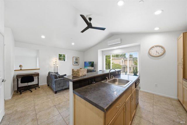 185 Lasso Ln, Santa Rosa, CA 95403