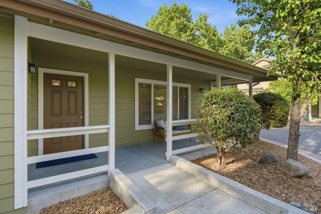 185 Lasso Ln, Santa Rosa, CA 95403