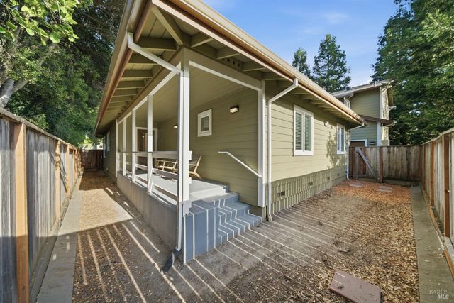 185 Lasso Ln, Santa Rosa, CA 95403