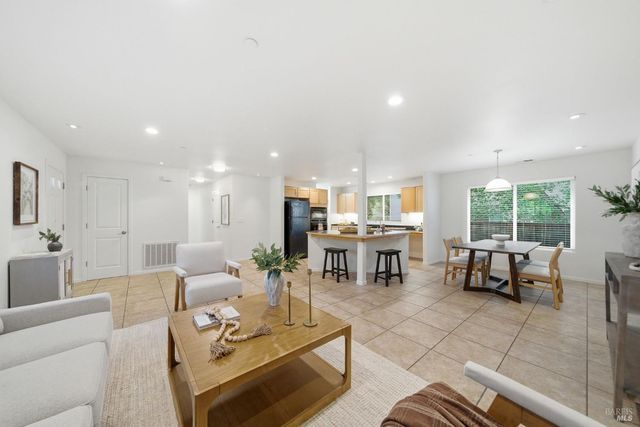 185 Lasso Ln, Santa Rosa, CA 95403