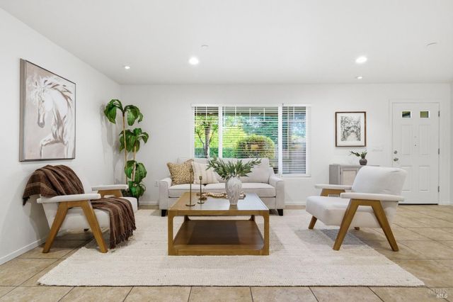 185 Lasso Ln, Santa Rosa, CA 95403